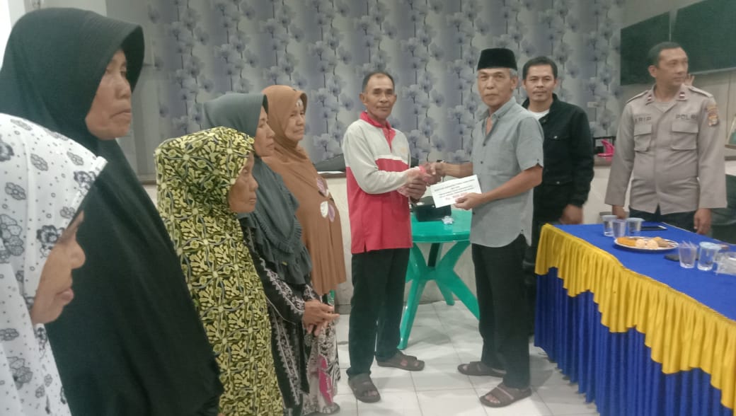 Jelang Lebaran, 28 KPM Pekon Rawas Terima BLT DD Tahap I