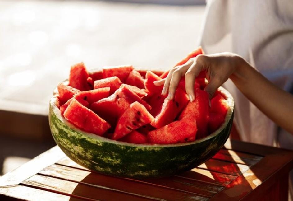 6 Manfaat Semangka untuk Kesehatan Tubuh, Kulit, dan Mata Panda