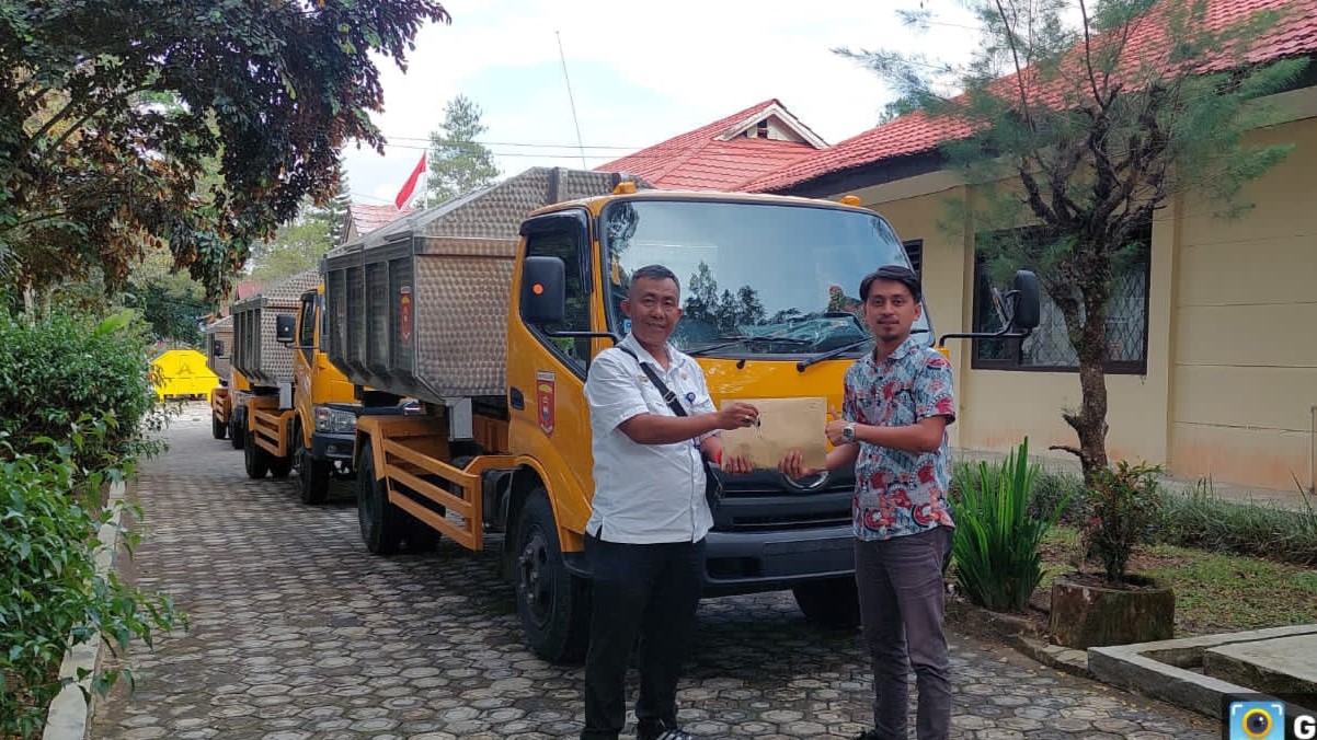 Bersumber dari DAK, Lampung Barat Terima Tiga Unit Truk Sampah 