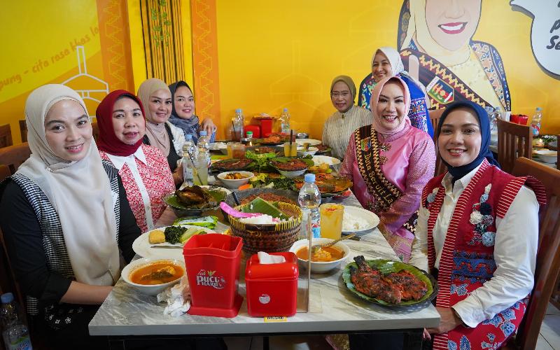 Ketua TP PKK Lampung Hadiri Festival Nyeruit 2025, Angkat Tradisi Kuliner Khas Daerah