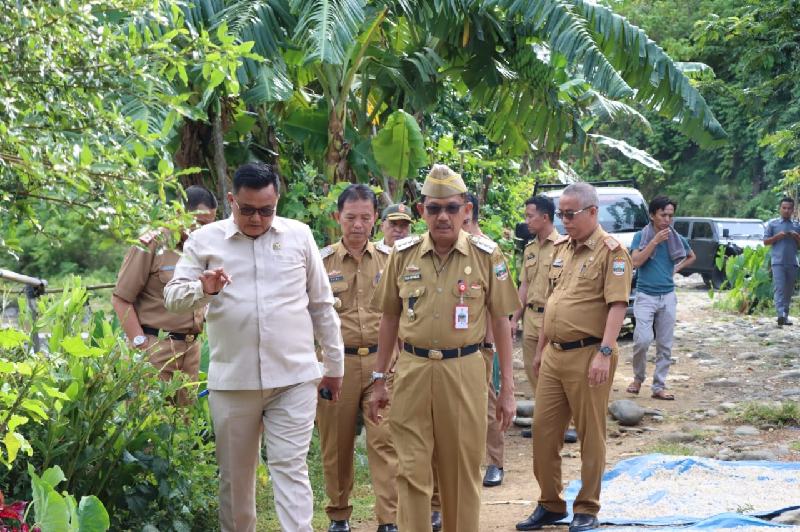 Tinjau Penanganan Darurat Way Laay, Agus Istiqlal Minta Alat Berat Bekerja Maksimal