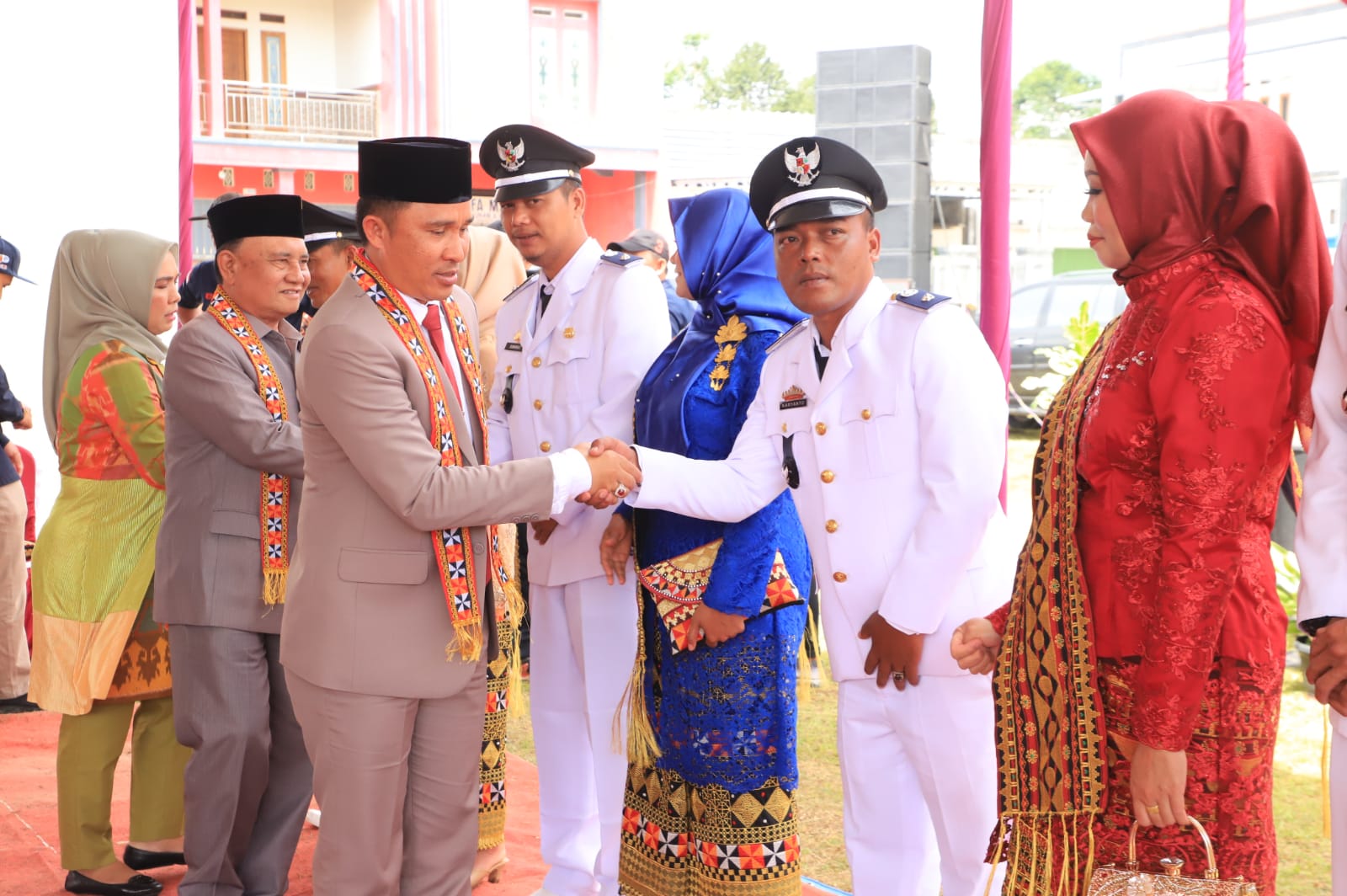 Lantik 5 Peratin di Kebuntebu, Parosil: Bangun Pekon Secara Gotong Royong dan Inovatif