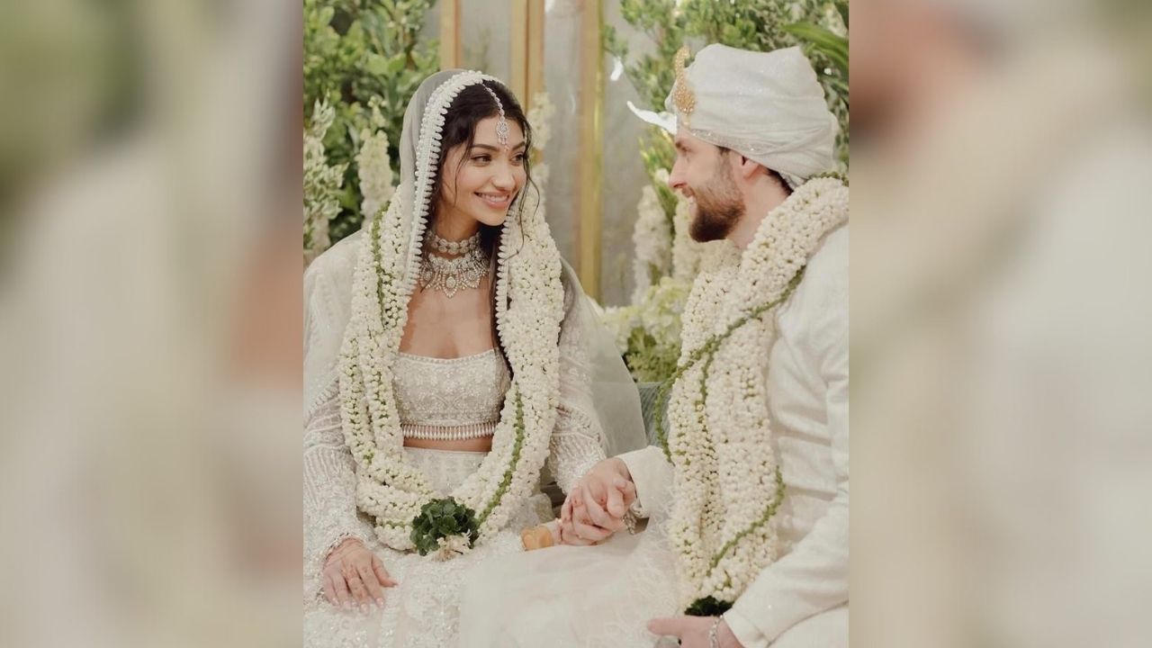 10 Artis India yang Menikah Mengenakan Lehenga Karya Manish Malhotra