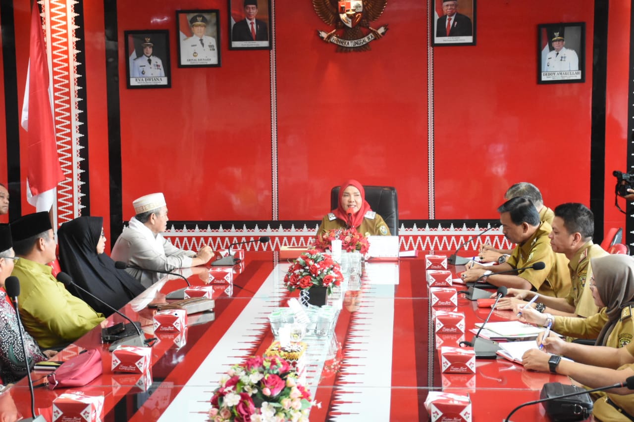 Wali Kota Bandar Lampung Menyerahkan Bantuan Operasional ke 73 Ponpes yang Ada di Bandar Lampung