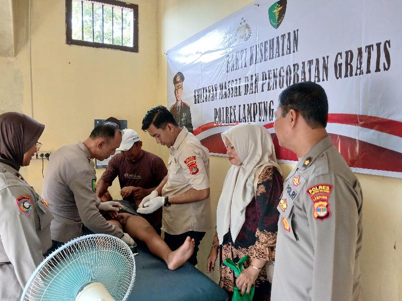Polsek Candipuro Gelar Bakti Sosial dengan Sunatan Massal 