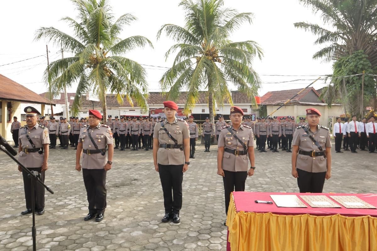 Polres Pesisir Barat Gelar Sertijab Satu Kabag dan Dua Kasat