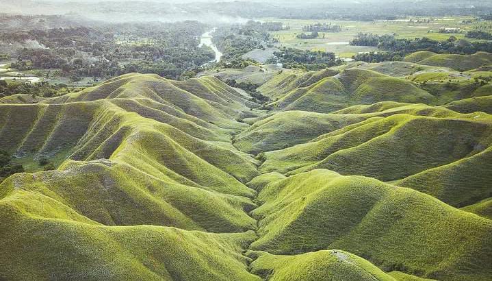 Bukit Tenau: Oase Sunyi di Balik Perbukitan Sumba Timur