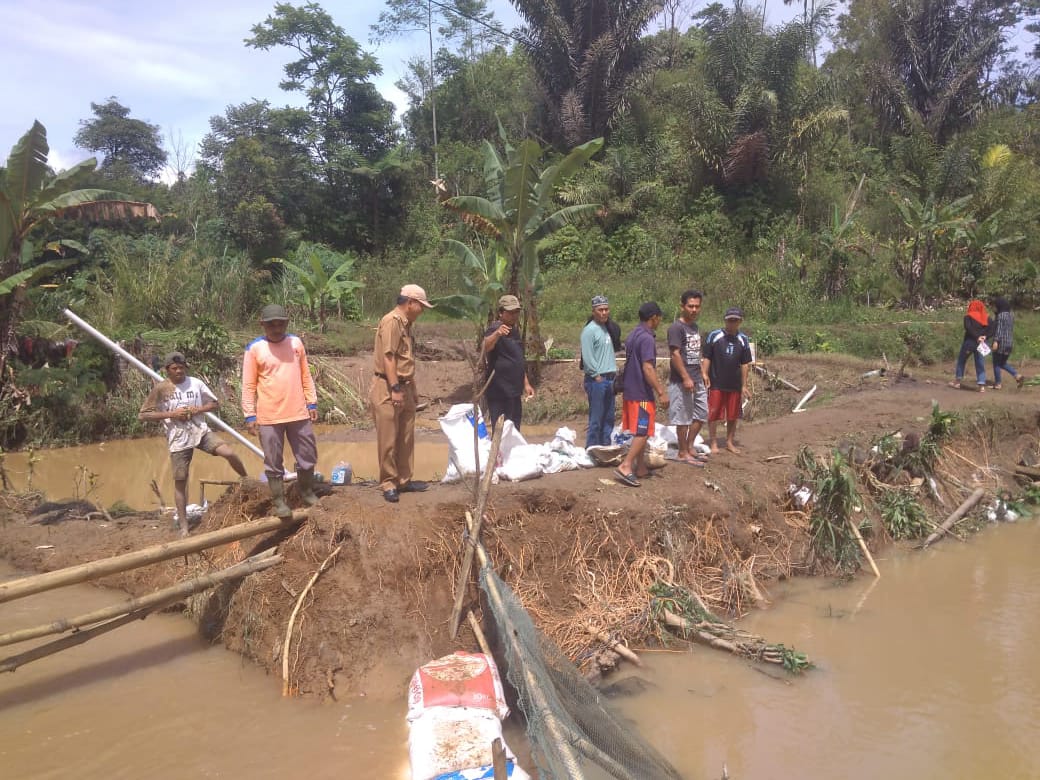 Dahlin Tinjau Lokasi Terdampak Luapan Dua Sungai di Sukaraja 
