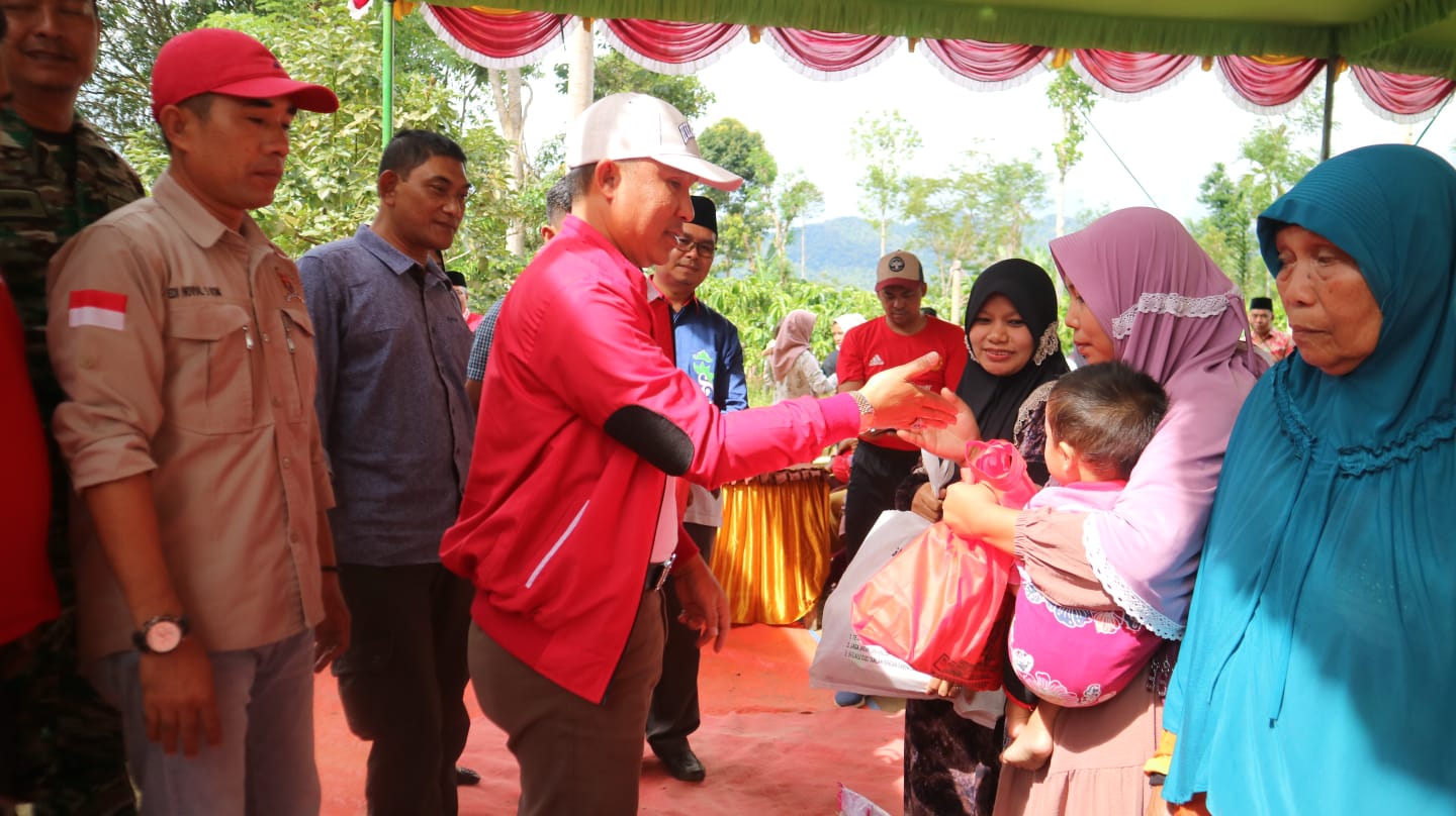 Parosil Bagikan 1.000 Paket Sembako ke Masyarakat Airhitam dan Gedungsurian