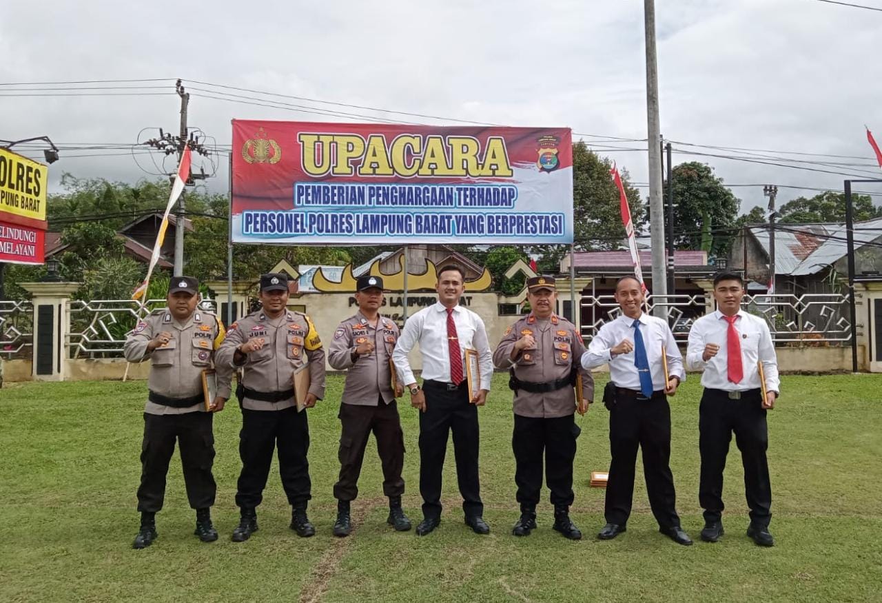 Berhasil Ungkap Sejumlah Kasus, 34 Personel Polres Lambar Diberi Penghargaan 