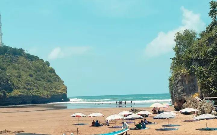 5 Pantai Indah di Yogyakarta yang Tak Pernah Kehilangan Pesonanya