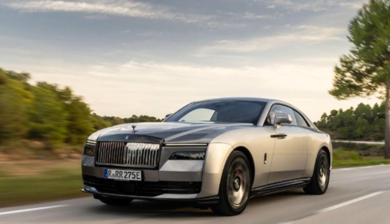 Spesifikasi Mobil Listrik Rolls Royce Spectre Black Badge, Simbol Elegan Mobilitas Masa Depan