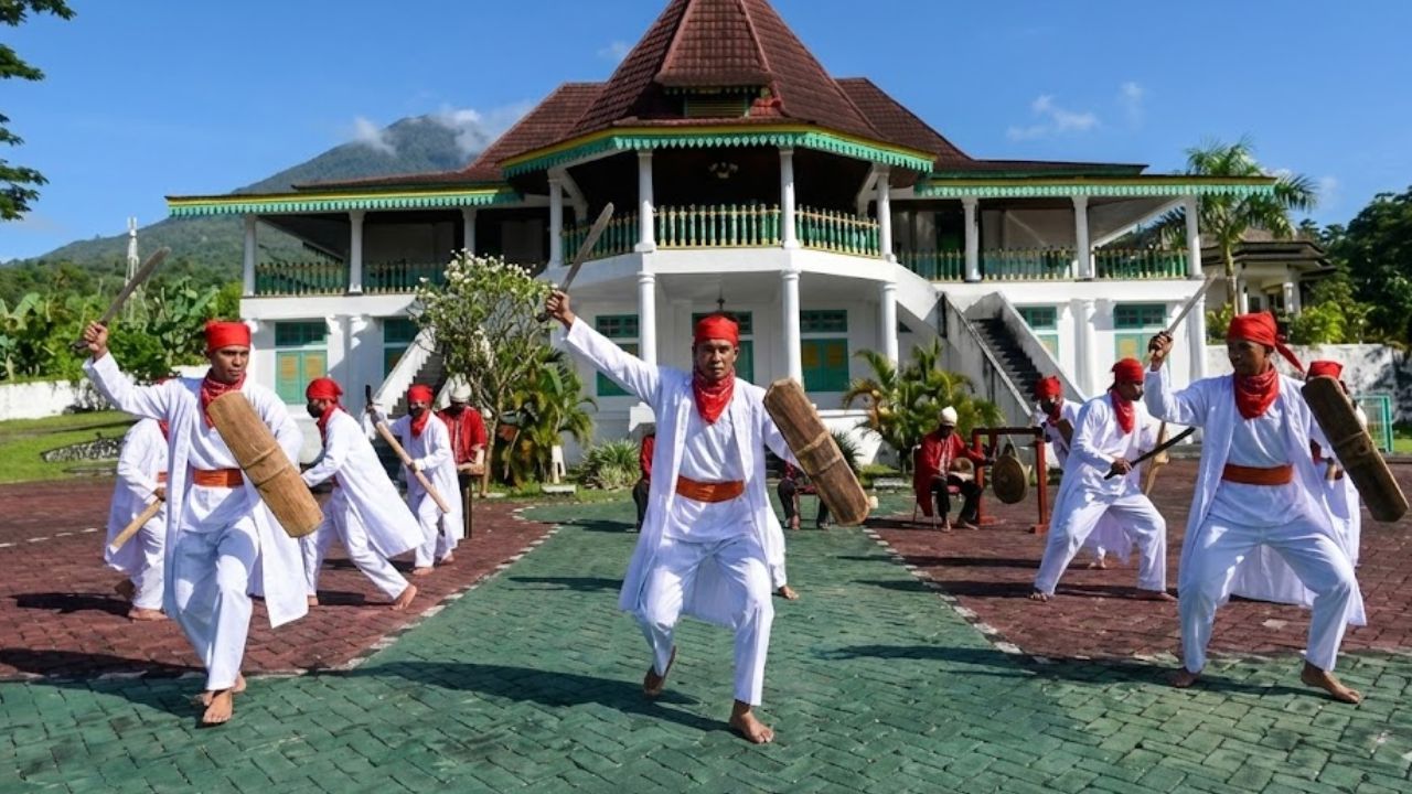 Tarian Kapita Uto Salawaku: Simbol Perjuangan dan Identitas Budaya Tidore