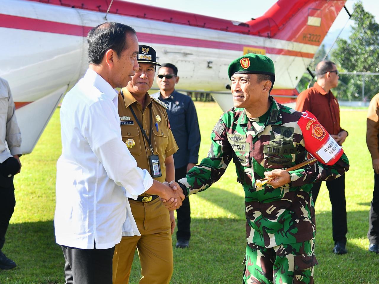 Tiba di Lampung Barat, Presiden Jokowi Kunjungi RSUD Alimuddin Umar Lalu Panen Kopi