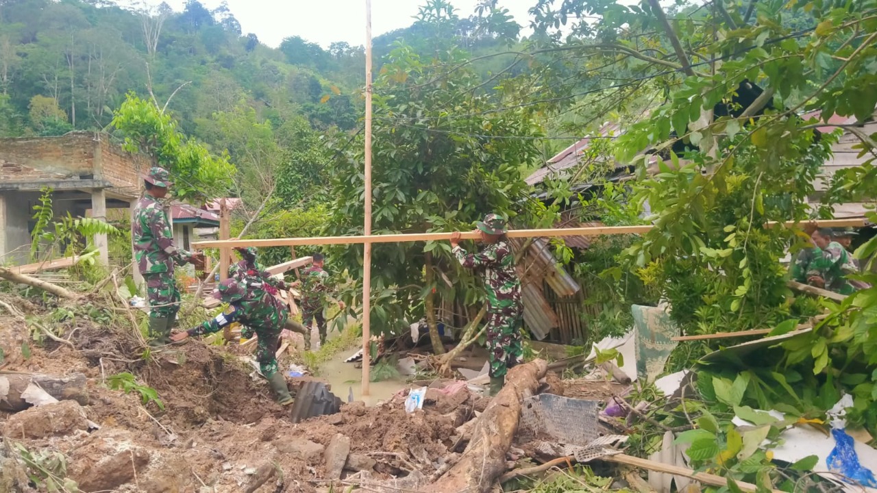 Lapor Pakcik ! Korban Longsor di Suoh Butuh Perhatian Pemkab   