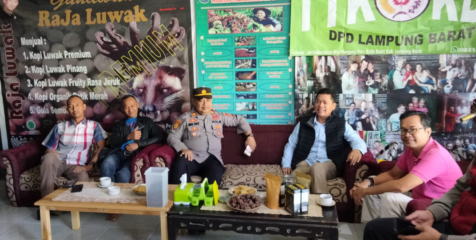 Jumat Curhat, Polsek Balik Bukit Eratkan Komunikasi dan Silaturahmi dengan Masyarakat