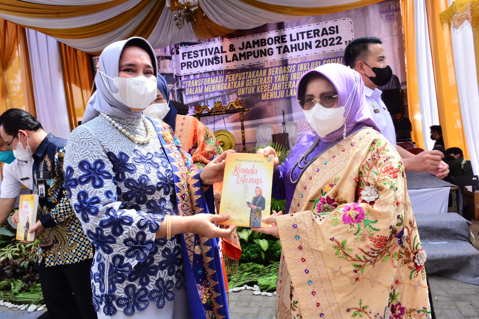 Satu Kebanggaan, Bunda Literasi Lamteng Terima Reward dari Bunda Literasi Lampung