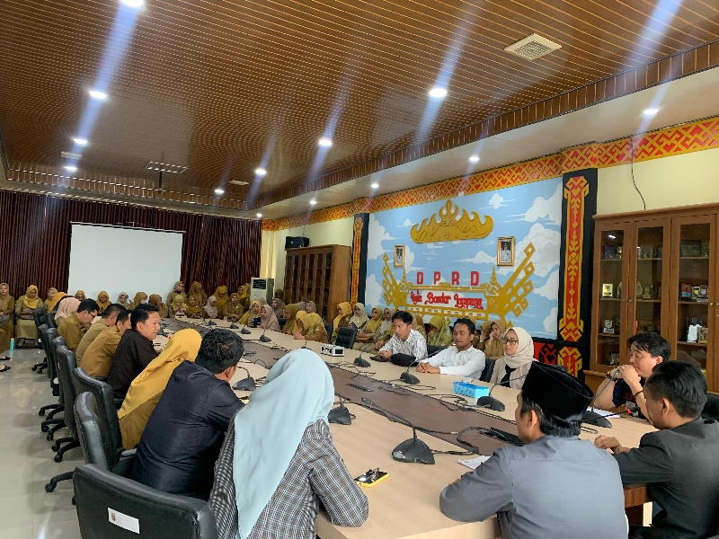 Puluhan Guru Honorer Datangi DPRD Bandar Lampung Tuntut Kejelasan Pengangkatan PPPK