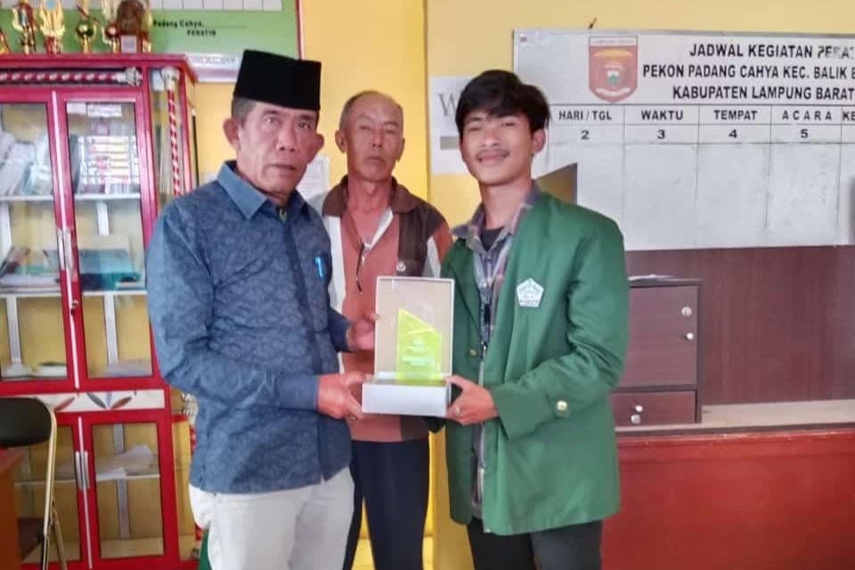 Peratin Padang Cahya Lepas Mahasiswa KKN Kembali ke Kampus