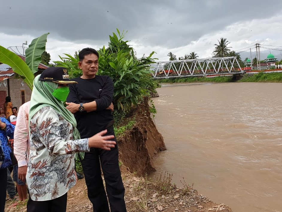 Bupati Tanggamus Tinjau Lokasi Bencana Banjir di Wonosobo