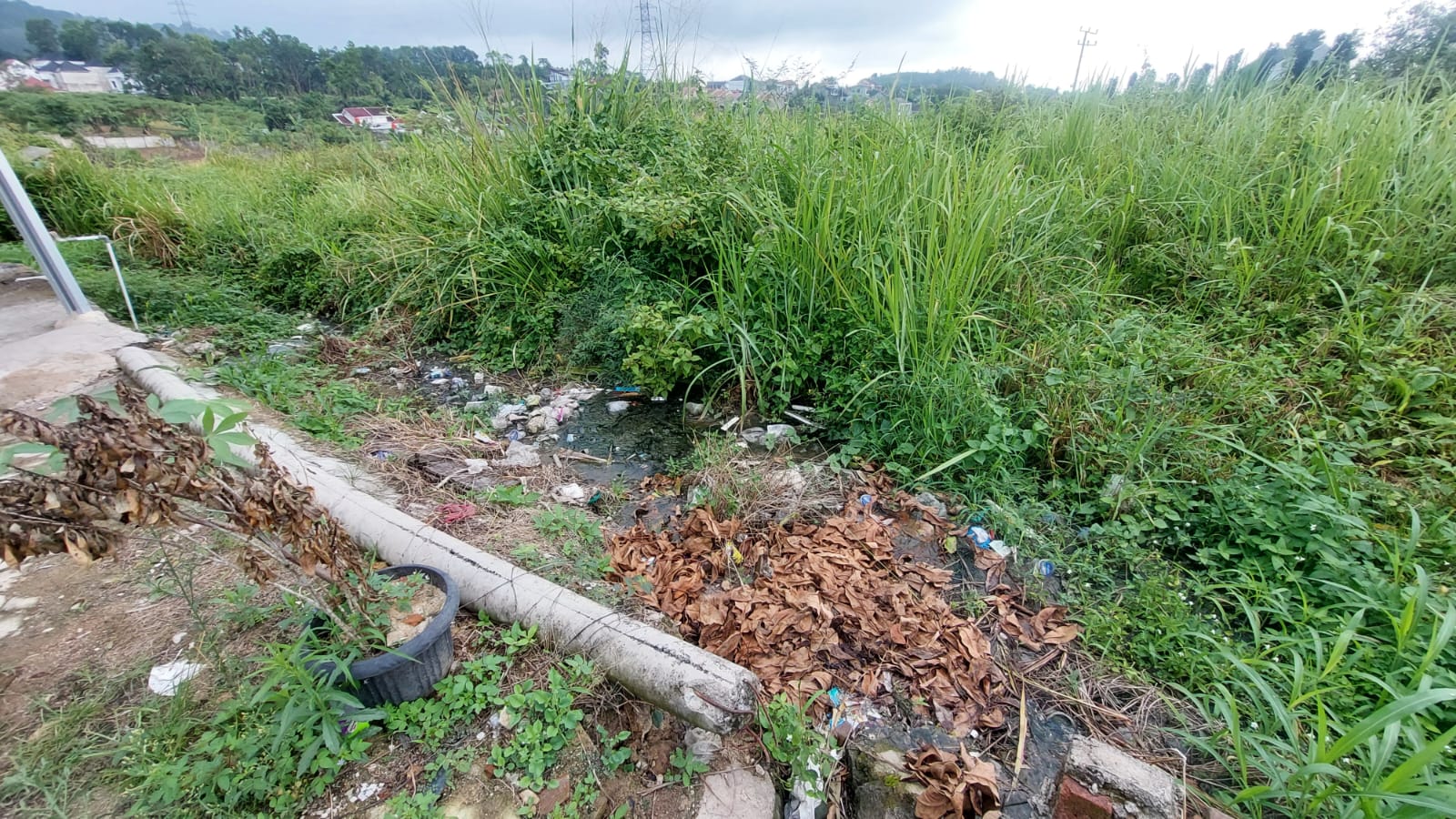 Warga Violla Hills Kemiling Laporkan Pengembang , Keluhkan Limbah dan Fasum Tak Kunjung Dibangun