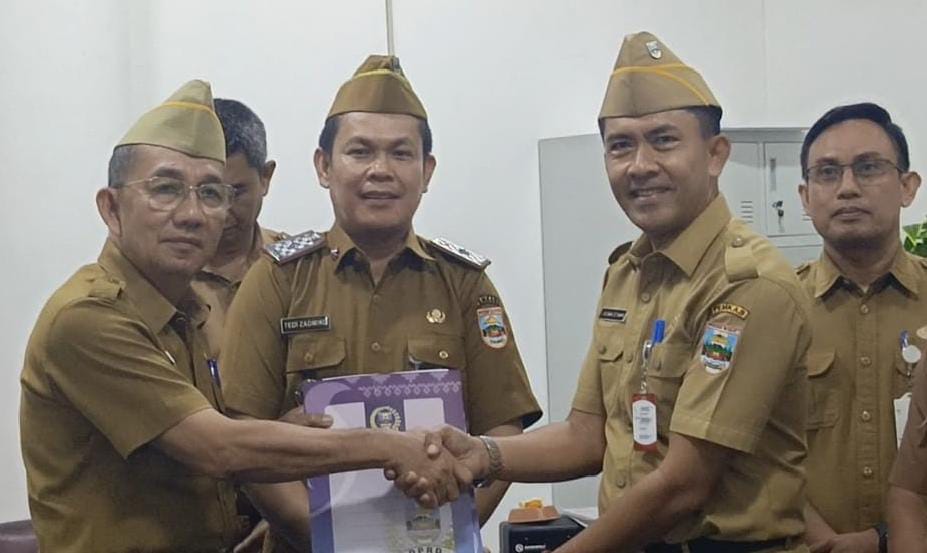 I Nyoman Setiawan Jabat Plt Sekwan DPRD Pesisir Barat