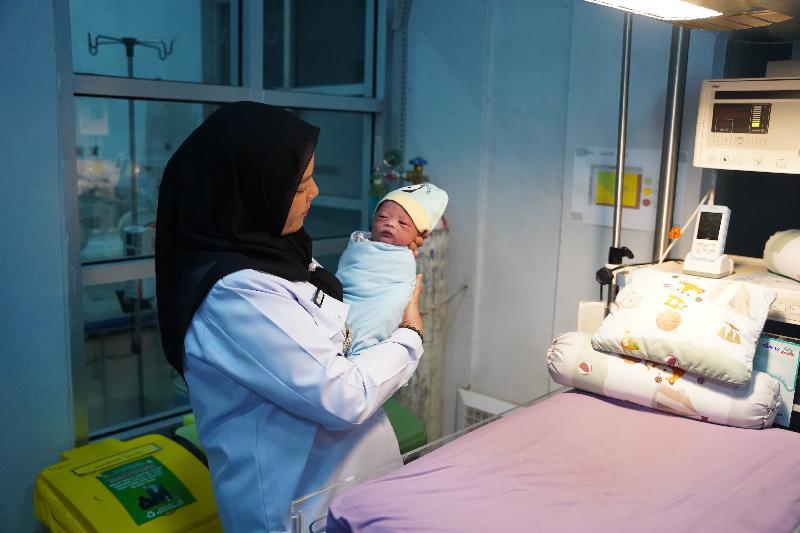 Jenguk Bayi Terlantar, Bunda Eva Doakan Tumbuh Jadi Anak yang Kuat