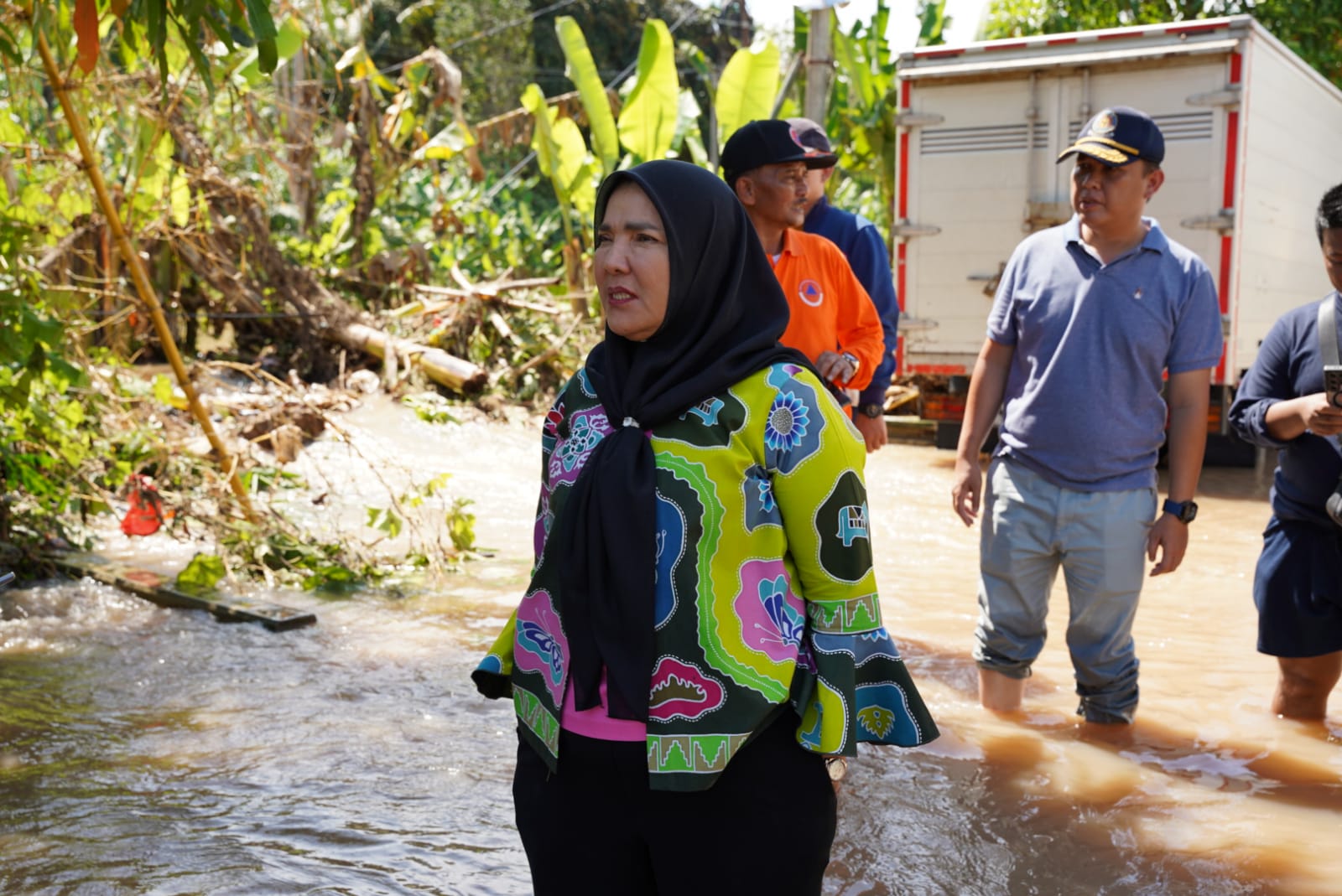 Turun Langsung Melakukan Peninjauan Banjir, Wali Kota Bandar Lampung Sampaikan Permintaan Maaf