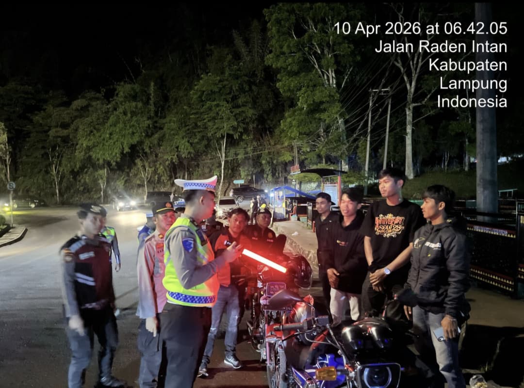 Patroli Dini Hari di Liwa, Polisi Edukasi Remaja dan Tekan Balap Liar