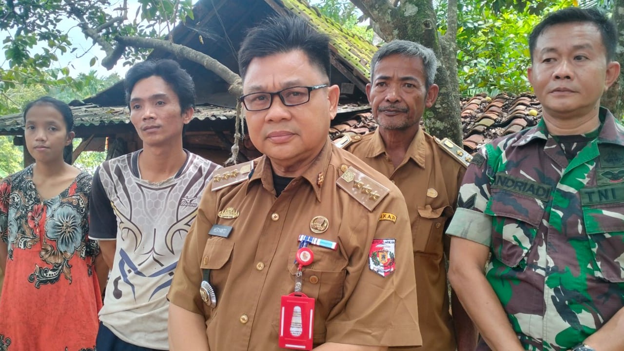 Warga Tinggal di Gubuk Reyot, Camat Abung: Bantuan Bedah Rumah Segera Datang 
