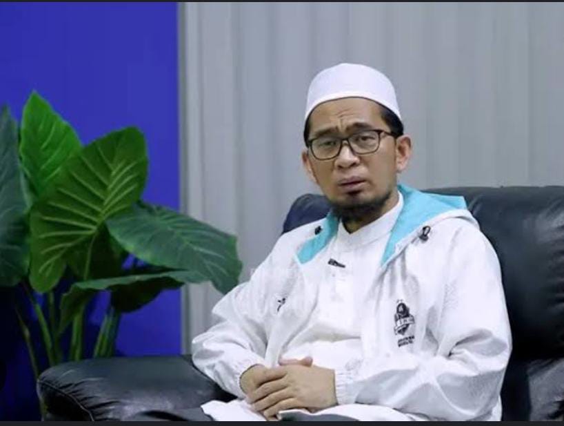 Hukum Membaca Al-Qur'an Lewat Ponsel, ini Kata Ustadz Adi Hidayat