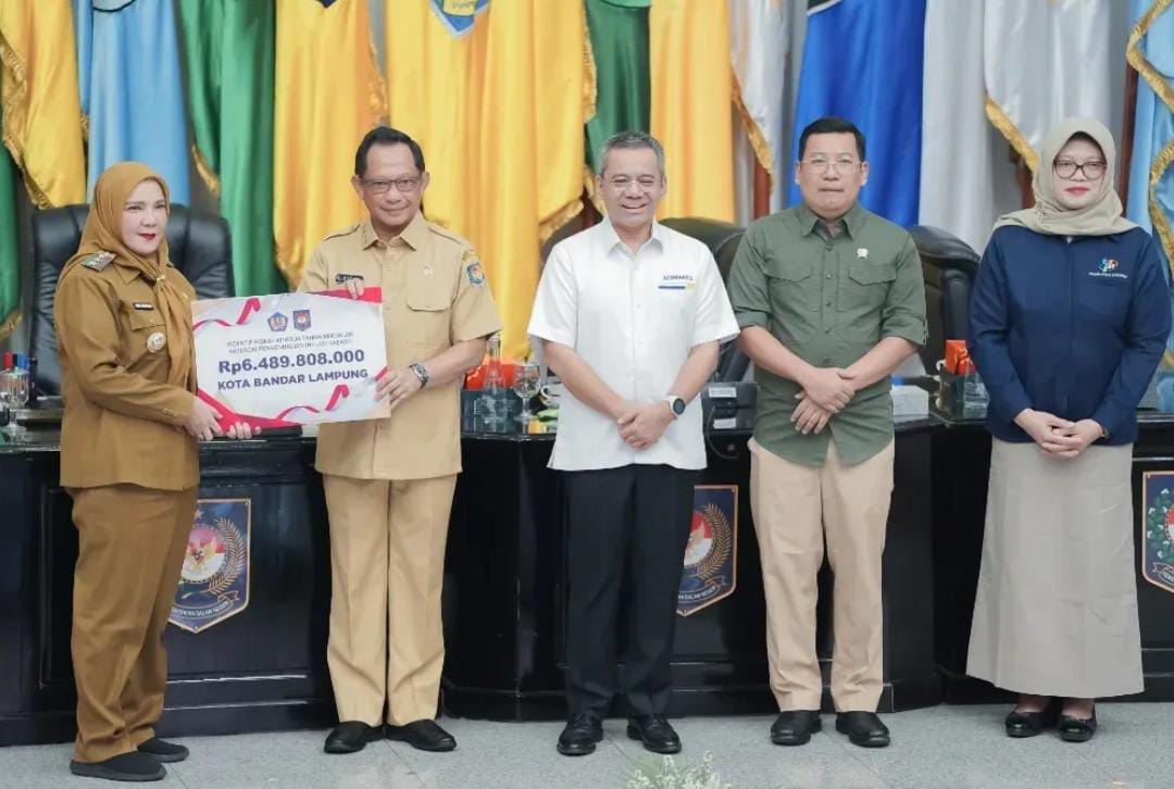 Pemkot Bandar Lampung Terima Penghargaan Insentif Fiskal dari Kemendagri dan Kemenkeu