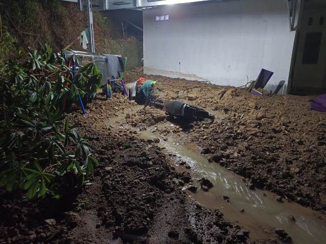 Lagi, Tanah Longsor Terjadi di Pesisir Utara