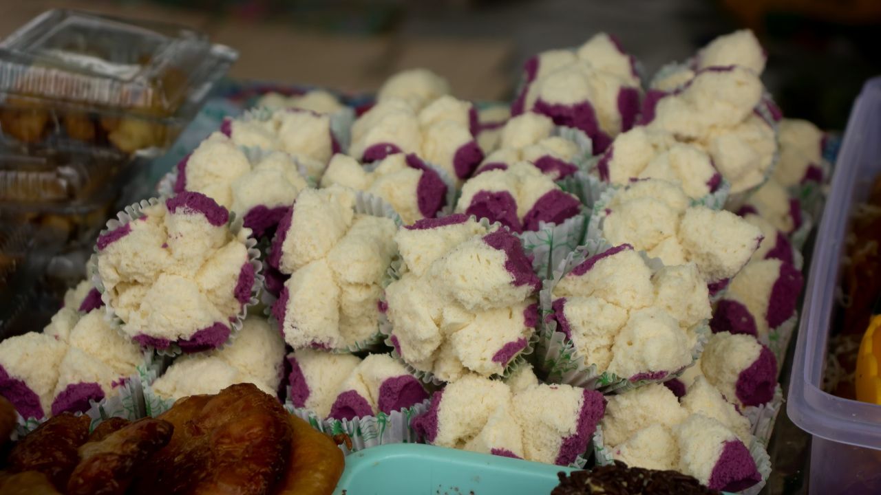 9 Ide Resep Kue Kukus Mekar Anti Gagal, Empuk dan Cantik Merekah