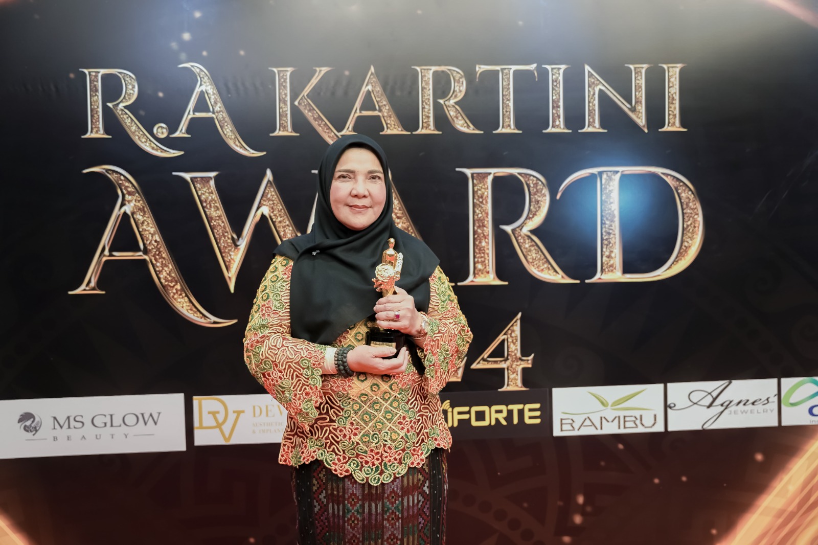 Eva Dwiana Terima Penghargaan Excellence In Local Economic Development di Ajang Kartini Award 2024