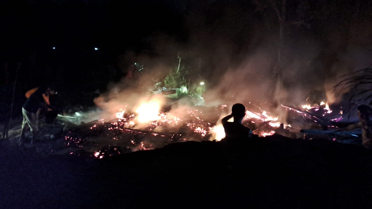 Berasal dari Pembakaran Sampah, Rumah Warga Roworejo Ludes Terbakar