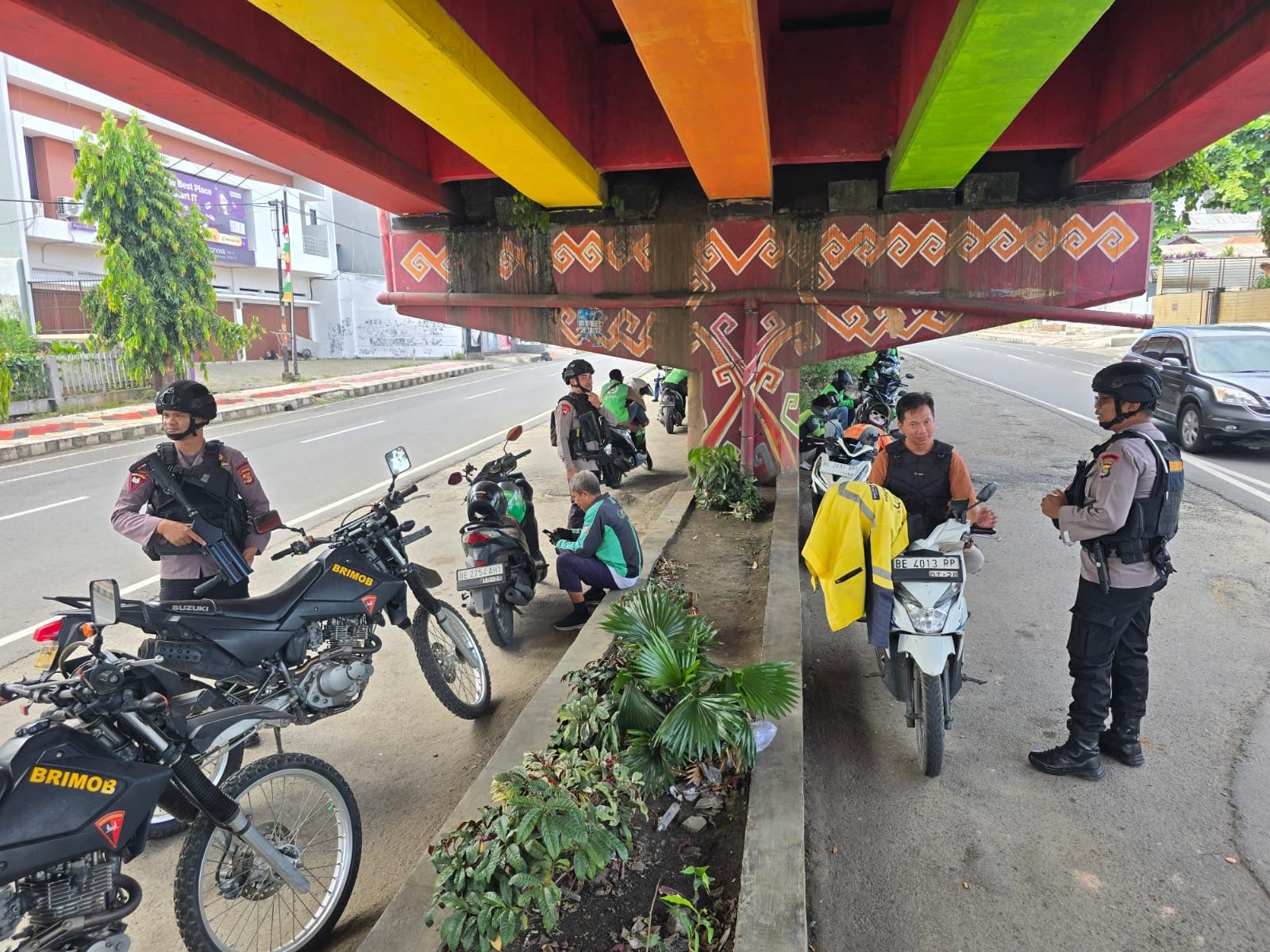 Brimob Polda Lampung Intensifkan Patroli Dialogis Jaga Kamtibmas