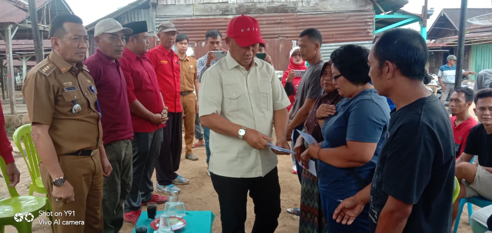 Kunjungi Korban Kebakaran di Pekon Sukananti, Anggota DPR RI Mukhlis Basri Berikan Tali Asih