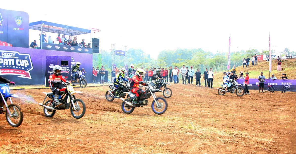 Kejuaraan Bupati Cup Grasstrack Motocross 2024 Lampung Selatan: Adu Skill dan Nyali Crosser