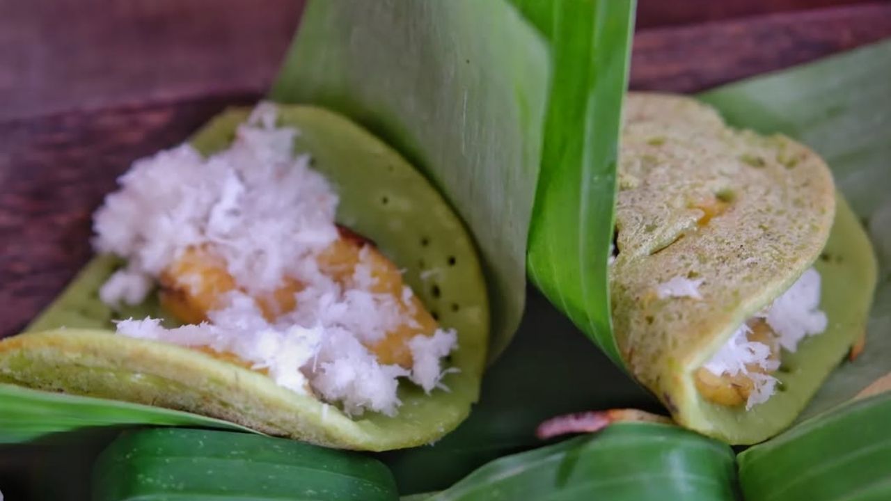 Gurih Manis Laklak Bali, Warisan Kuliner Penuh Makna