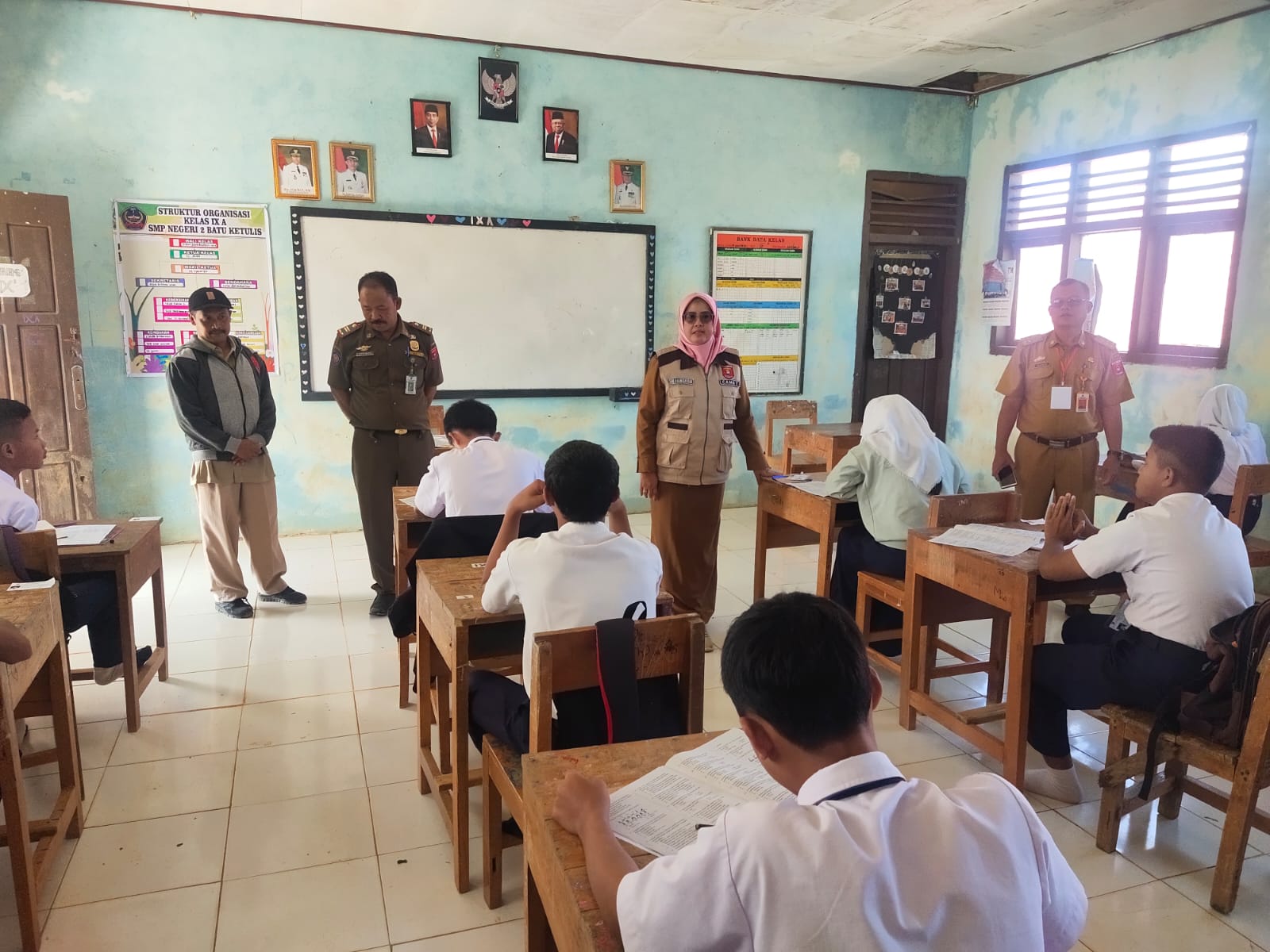 Camat Batu Ketulis Monitoring Pelaksanaan Ujian Sekolah Tingkat SMP