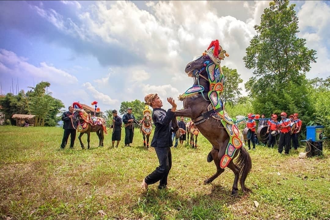 Tari Kuda Renggong: Seni Tradisi Penuh Makna dari Sumedang