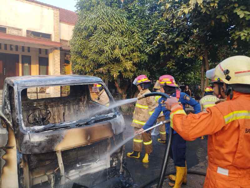 Api Bakar Suzuki Carry dan Motor di Labuhan Ratu, Damkarmat Bergerak dalam 3 Menit