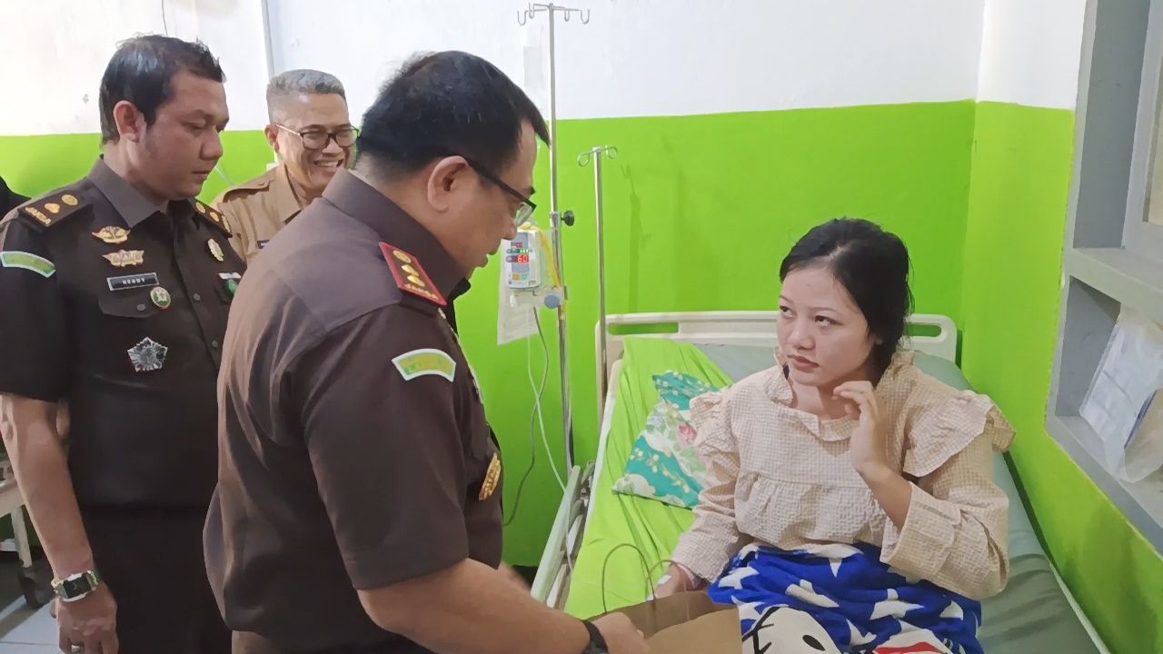 Kajari Lampung Utara Kunjungi Ratusan Siswa Korban Keracunan Massal MBG