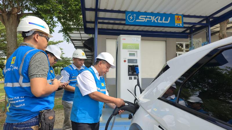 GM PLN UID Lampung Tinjau Kesiapan SPKLU Jelang Libur Panjang Kenaikan Yesus Kristus dan Idul Adha 2025