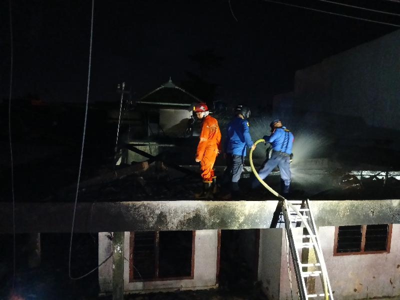 Diduga Korsleting Listrik, Satu Rumah di Gedong Meneng Terbakar