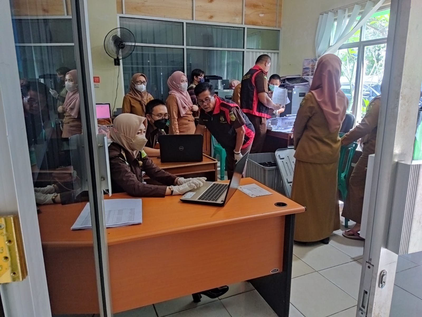 Tim Penyidik Kejati Lampung Geledah Kantor DLH Bandarlampung