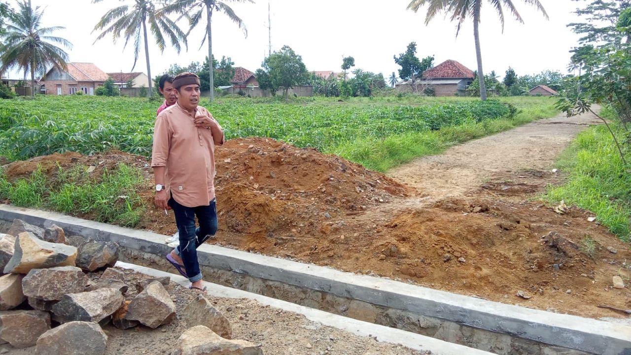 Pembangunan Siring di Kotabumi Ilir Diprotes Warga, Kabid Cipta Karya Terkesan Buang Badan