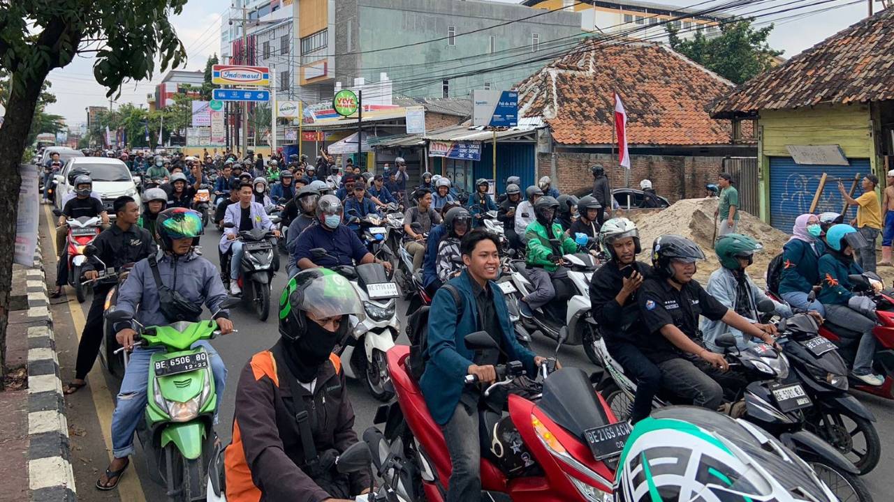 Ribuan Demonstran Mulai Bergerak Menuju DPRD Lampung