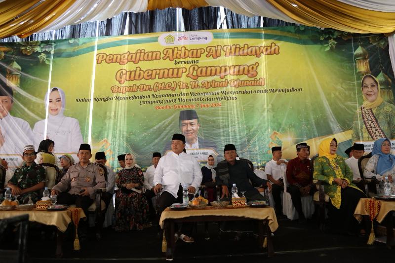 Pengajian Akbar Bersama Masyarakat Kota Bandar Lampung, Gubernur Arinal Kobarkan Semangat Kebersamaan